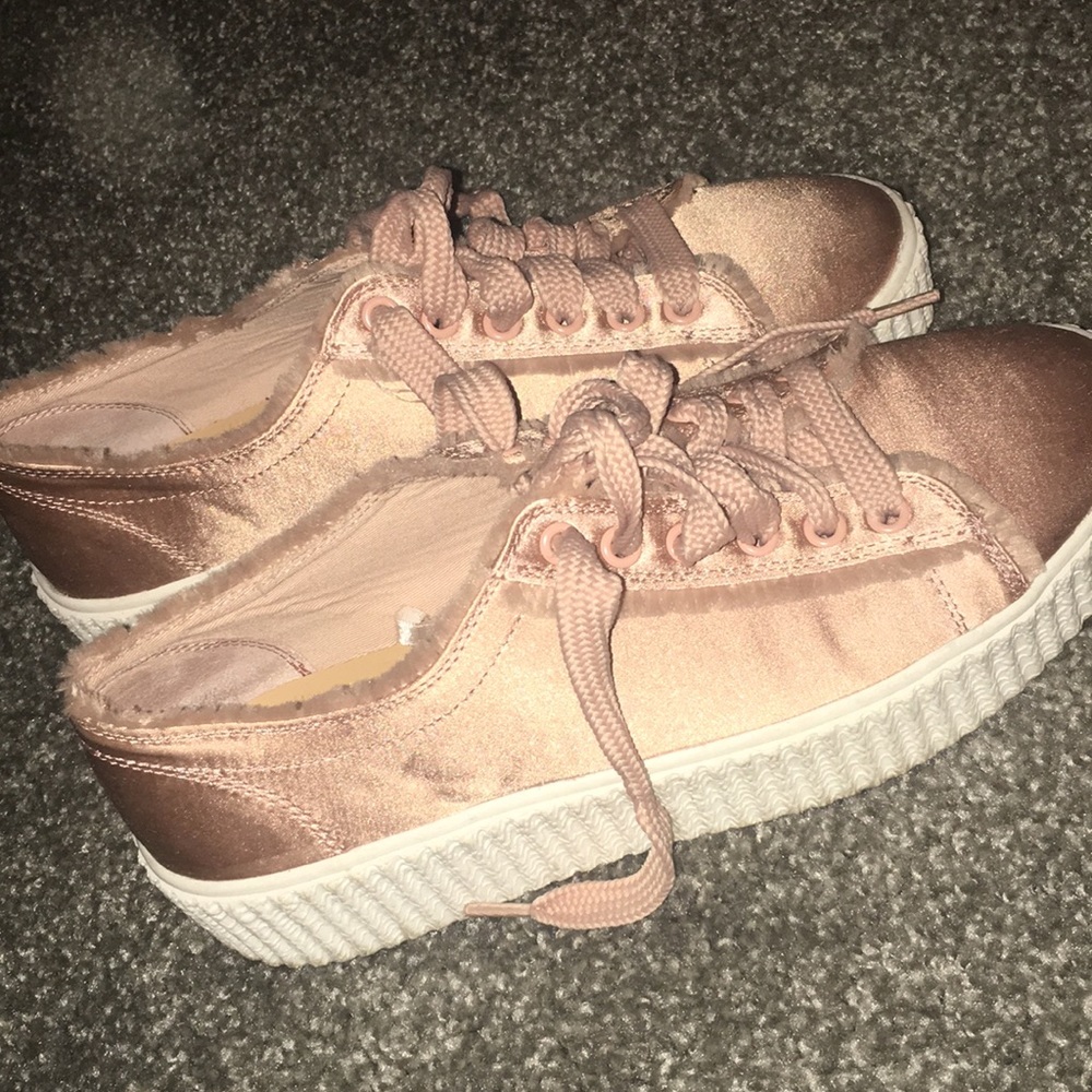 Express women’s platform sneaker/ gym shoe